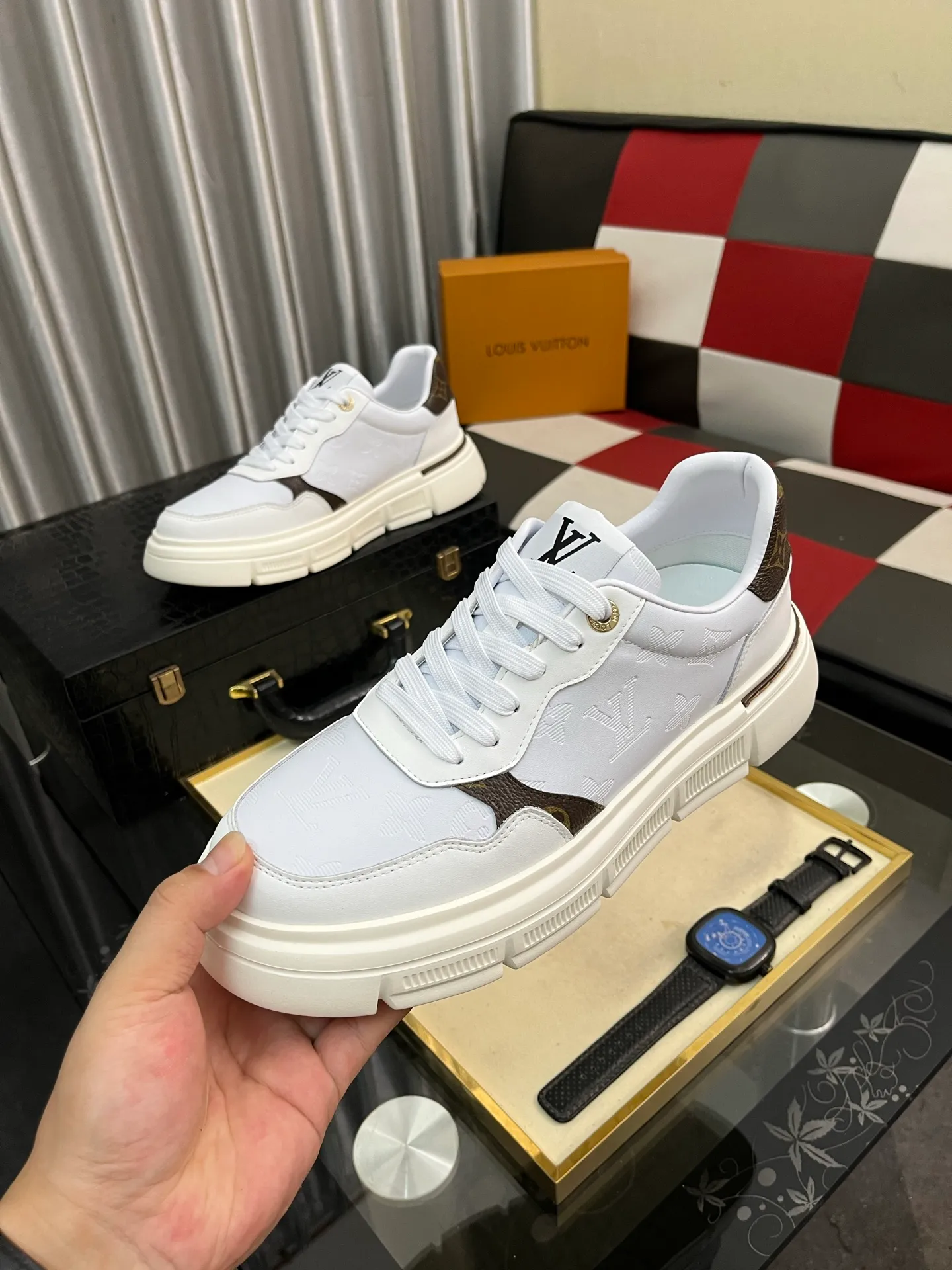 Men's shoes💰420⌚️⌚️"LOUI* VUITTO*" popular men's casual shoes, genuine Italian development💯purchasing level quality✔️The upper is made of official website material first-layer cowhide, comfortable and soft sheepskin feet⚡️Fashionable and versatile. The toe last shape is firm and full, and the soles are made from LV original molds and can be moved in and out of the counter at will. Light and comfortable on the foot~purely handmade, details determine quality! Size:38-442️⃣Colors available